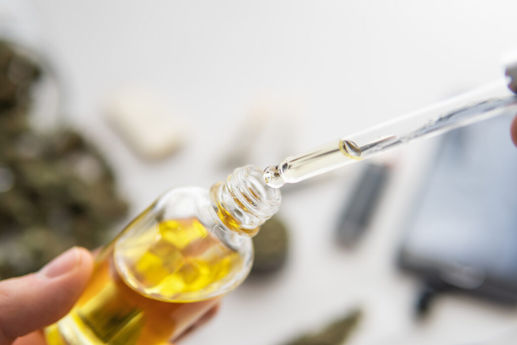 Czy można łączyć olejek CBD z alkoholem?