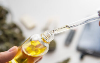 Czy można łączyć olejek CBD z alkoholem?